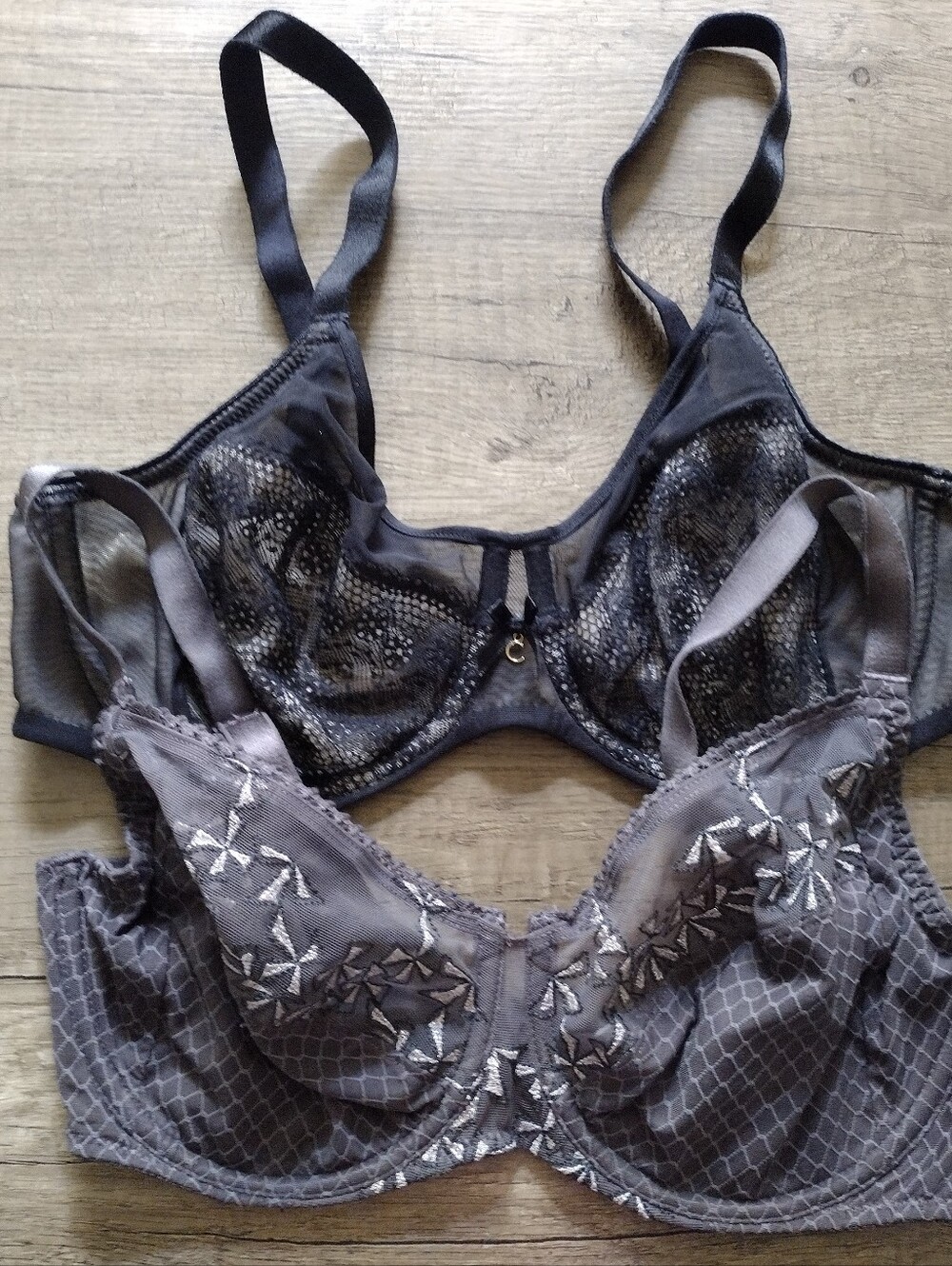 Lot Of 2 Chantelle Size 34DD Underwire Bra